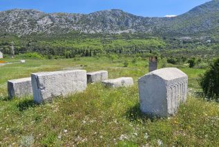 Stećci (upright tombs)