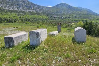 Stećci (upright tombs)