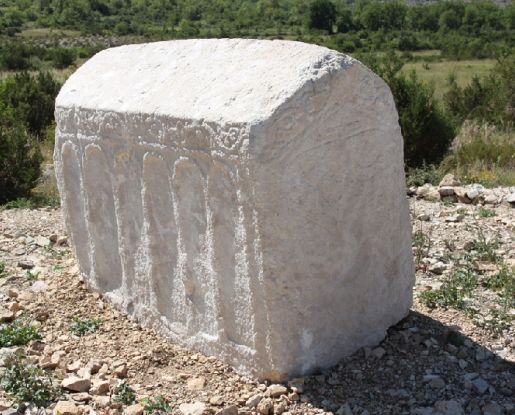 Stećci (upright tombs)